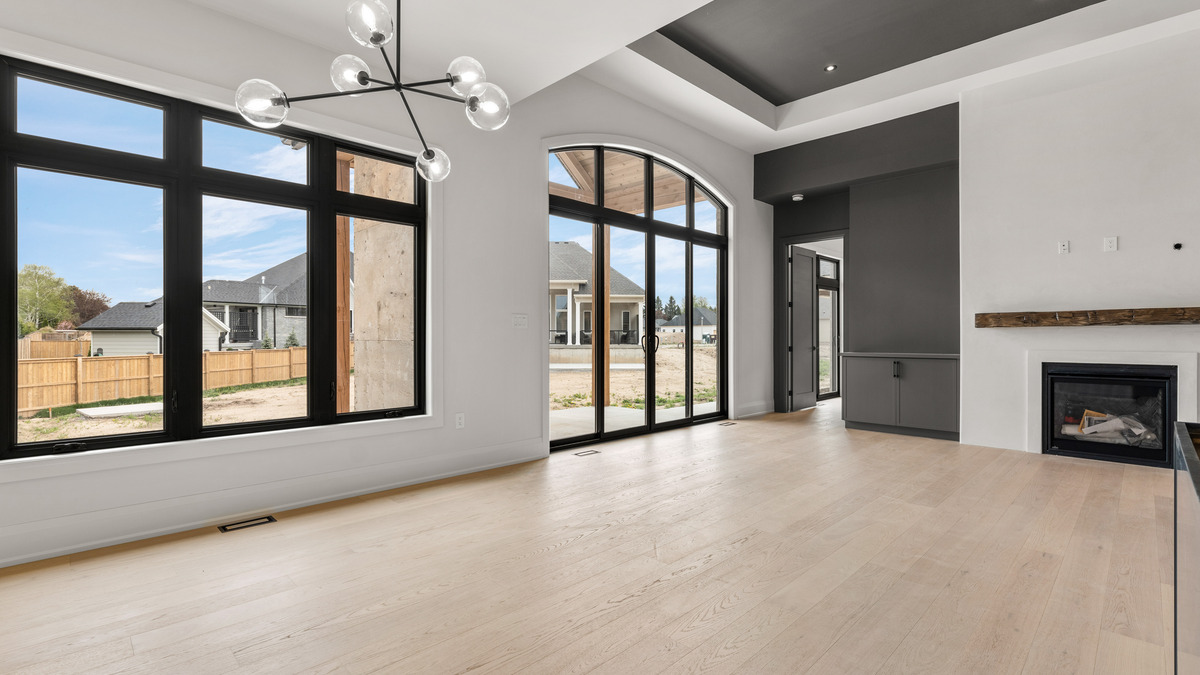 Vaulted ceiling with loads of natural light thumbnail