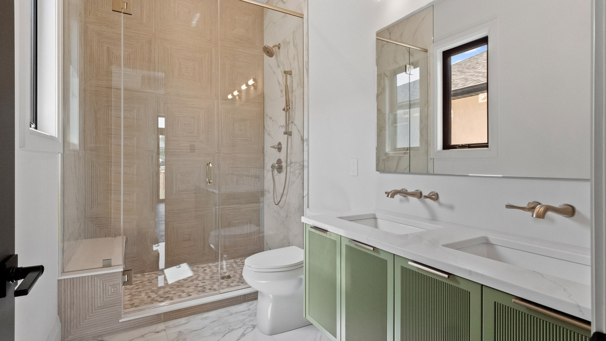 Ensuite bathroom thumbnail