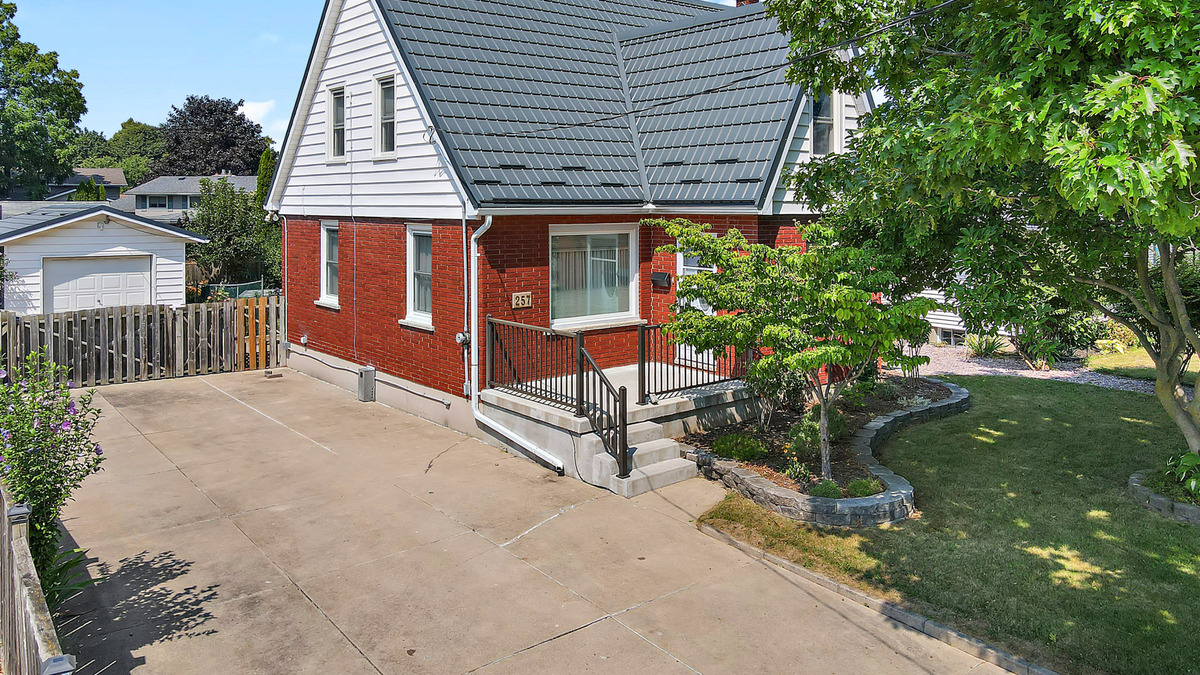 Image of the property 257 Lakeshore Road