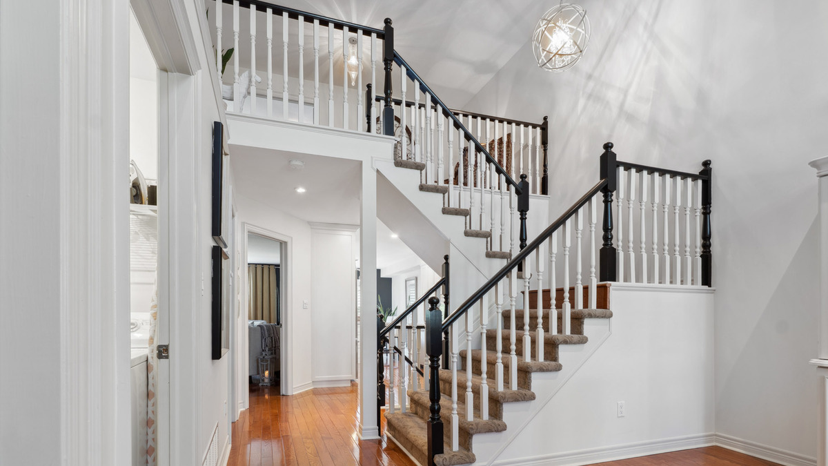 Upstairs to the loft thumbnail