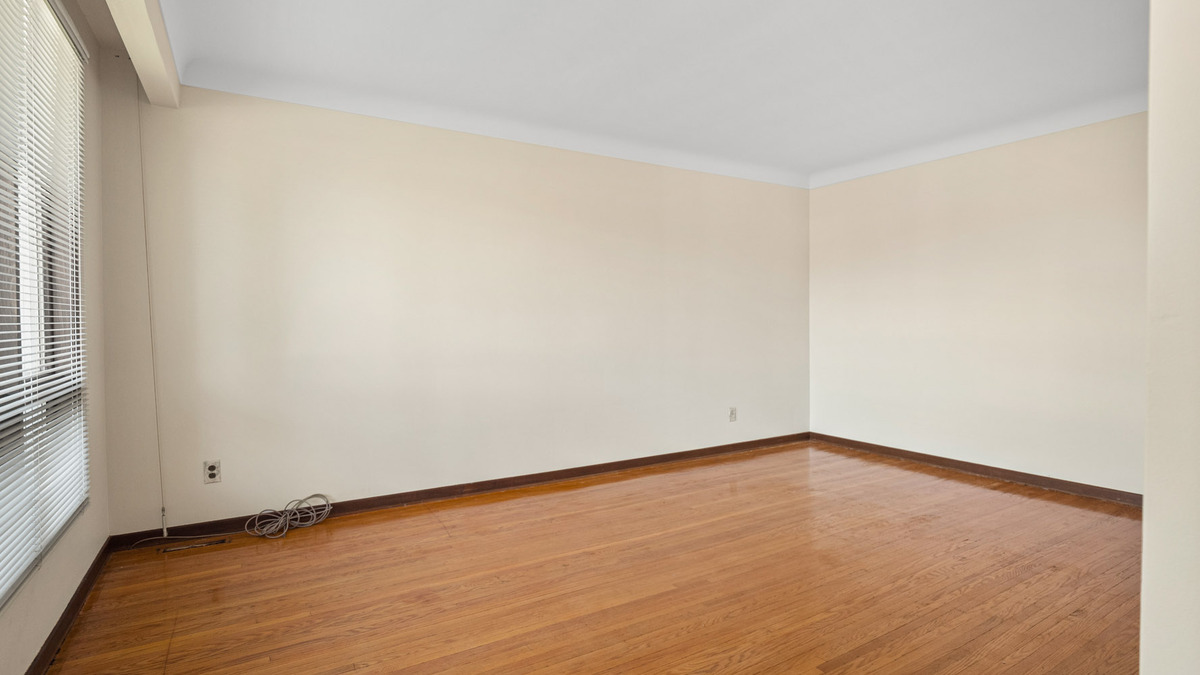 Original hardwood in living room thumbnail