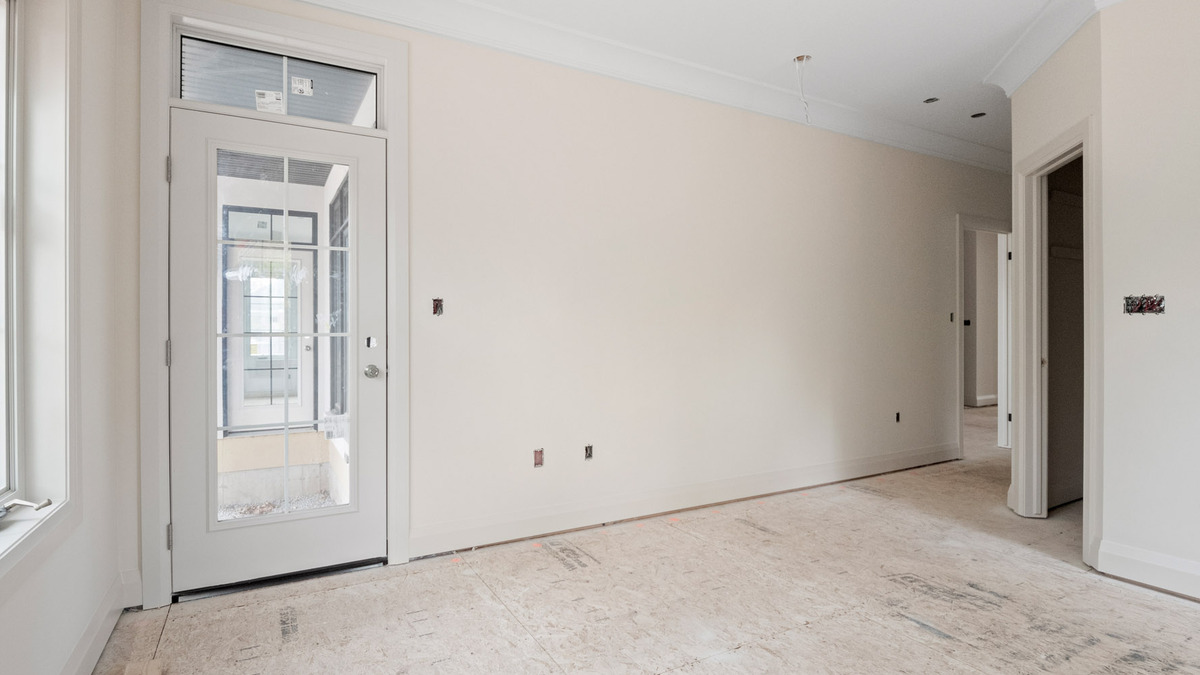 Primary bedroom - door to access covered deck thumbnail