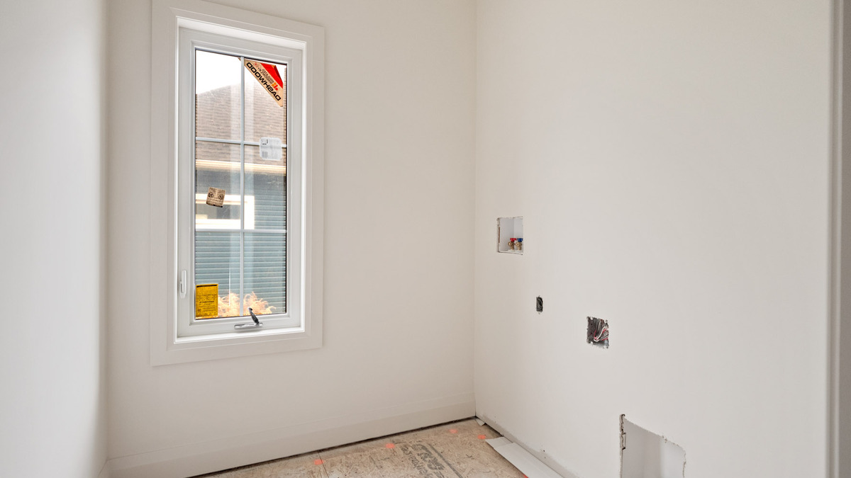 Main floor laundry/pantry/storage thumbnail