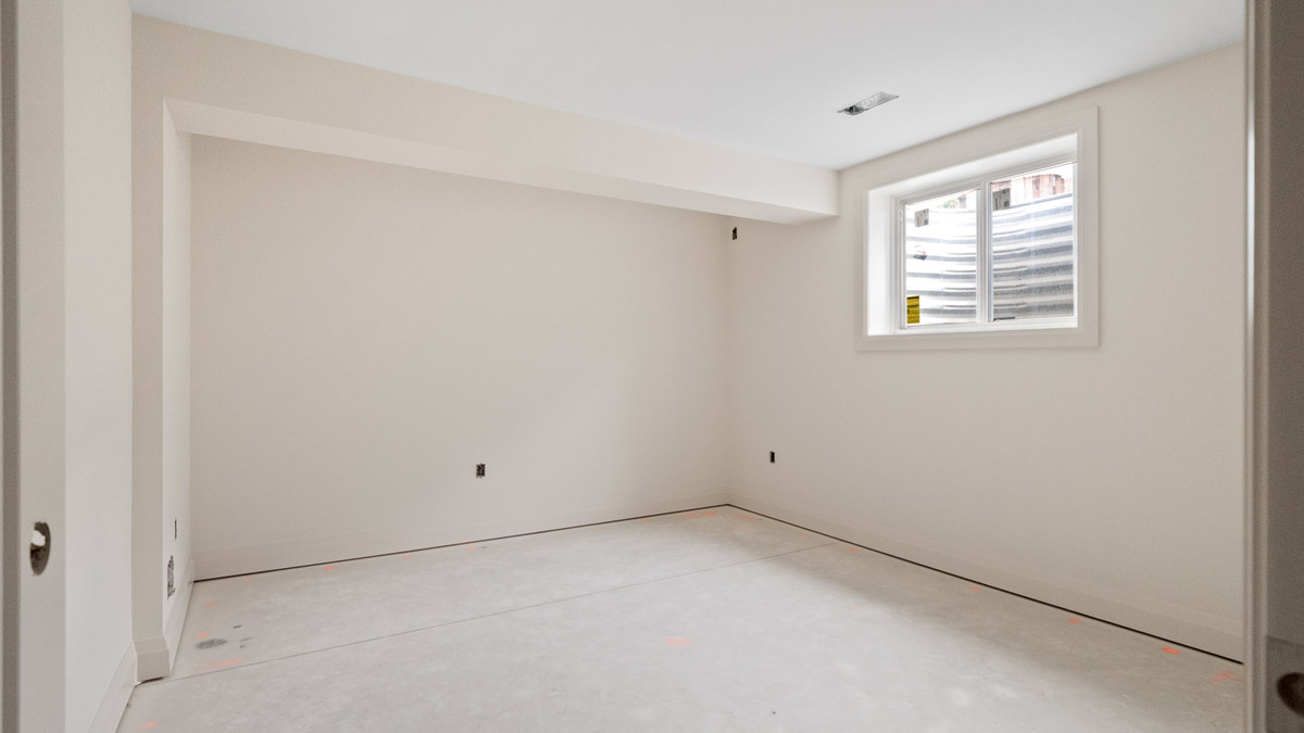 Basement bedroom thumbnail